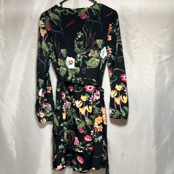 Black Floral Wrap Dress with tie size Large NWT - Picture 4 of 4